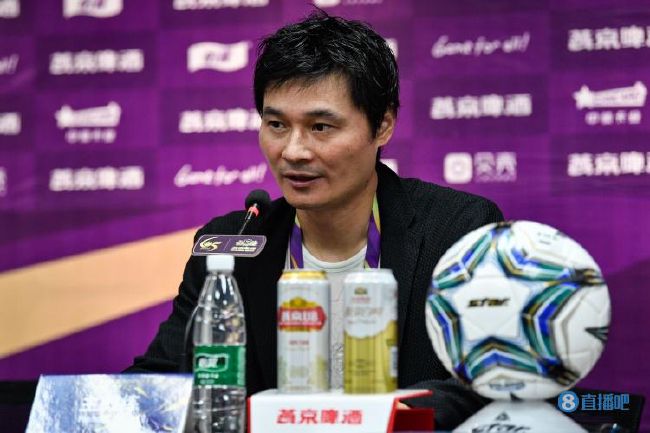 客厅里ying乱亲女h视频